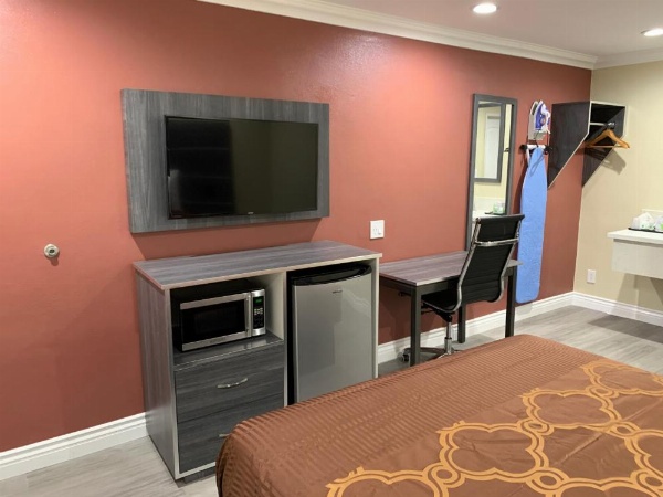 Pacific Inn Anaheim image 7